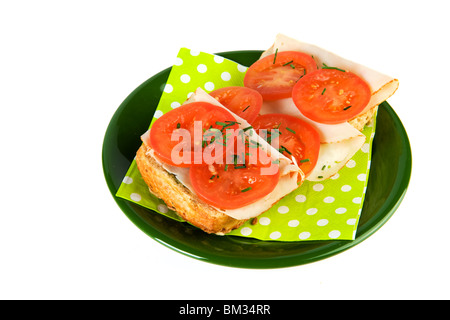 Brötchen mit Hühnerfleisch und Tomaten mit Schnittlauch Stockfoto