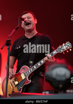 Bradfield von den Manic Street Preachers führt auf der Bühne im Tennents Vital in Belfast 21. August 2007 Stockfoto