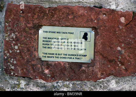 Gedenktafel an einem Leuchtfeuer/Cairn auf Calton Hill, Edinburgh zum Gedenken an die Menschen, die sich für ein schottisches Parlament eingesetzt. Stockfoto