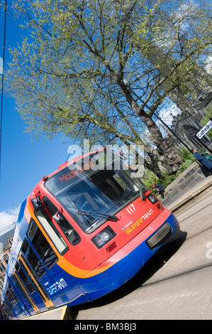 Sheffield Stadt Zentrum Straßenbahn Straßenbahnen Süd-Yorkshire uk Infrastruktur Transportsystem integriert öffentliche Stockfoto