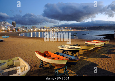 Angelboote/Fischerboote am Strand. Las Palmas de Gran Canaria, Spanien Stockfoto