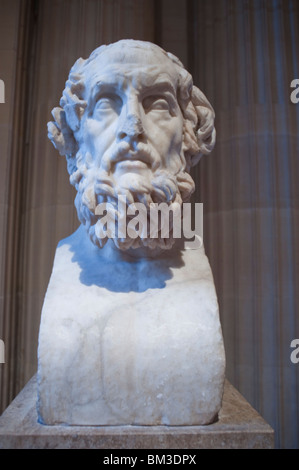 Skulpturen in Marmor, Porträt, Detail, männlicher Kopf, Statue eines griechischen Gottes, im Louvre Museum, Paris, Frankreich Stockfoto