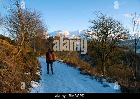 Skiddaw vom Kinn (Grisedale Pike) im Winter, in der Nähe von Keswick, Lake District, Cumbria, England, UK Stockfoto