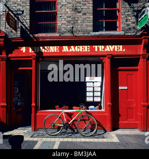 REISEBÜRO ROTE FRONT SHOP ANNE STREET DUBLIN IRLAND Stockfoto