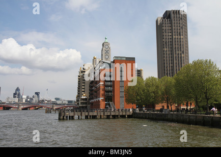 OXO Tower und Themse entnommen Southbank, London Stockfoto