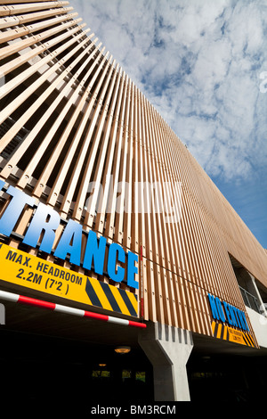 vierstöckige Parkhaus Stockfoto