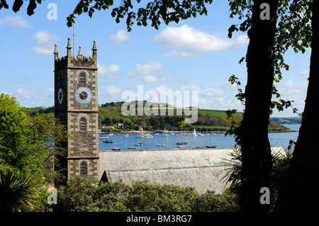 ein Blick über Falmouth vonseiten der Falmouth Bay mit Blick auf das Dorf der Spülung, Cornwall, uk Stockfoto