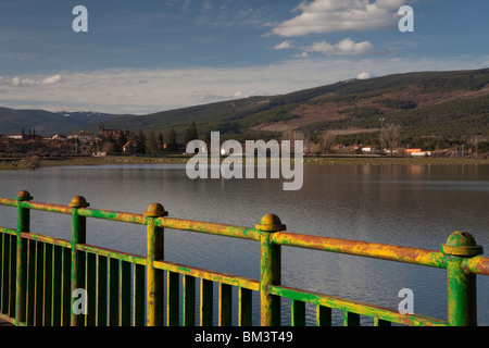 Cuerda del Pozo Dam, Vinuesa, Soria, Spanien / Embalse De La Cuerda del Pozo, Vinuesa, Soria, España Stockfoto