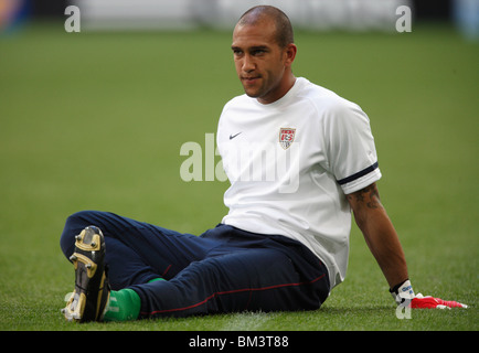 Vereinigten Staaten-Torhüter Tim Howard erstreckt sich während der Warm-ups vor einem WM-Spiel 2006 gegen die Tschechische Republik. Stockfoto