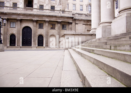 Blick von der Bank of England auf Threadneedle Street in der City of London Stockfoto