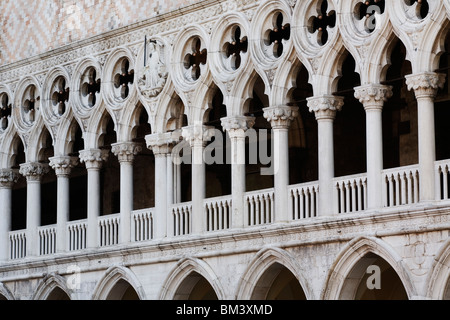 Venedig - Dogenpalast - Palazzo Ducale - zeigt der gotischen Architektur hautnah Stockfoto