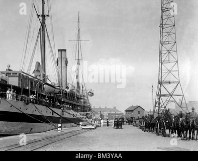 Särge der Toten gebracht nach Hause durch uns Krankenhaus Schiff Trost, ca. 1916 Stockfoto