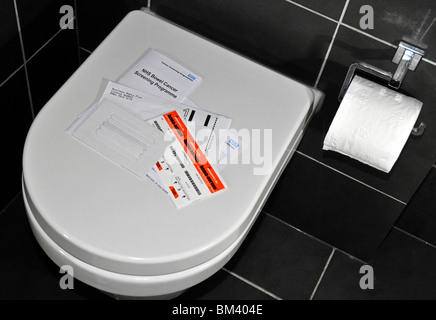 Nationalen Darmkrebs Screening-Test-Kit Stockfoto