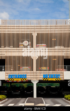 vier Etagen mehrstöckigen Car Park Bournemouth Hospital Stockfoto
