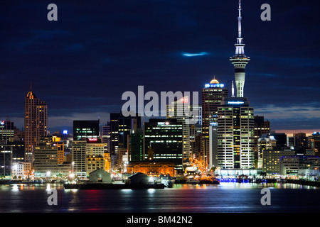 Auckland City Skyline bei Nacht. Devonport, Auckland, Nordinsel, Neuseeland Stockfoto