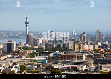 Blick auf die Stadt vom Mt. Eden (Maungawhau). Auckland, Nordinsel, Neuseeland Stockfoto