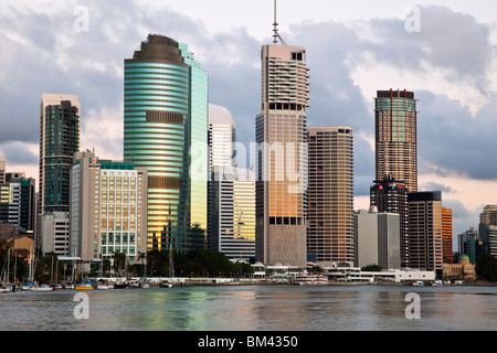 Blick auf die Skyline der Stadt vom Kangaroo Point im Morgengrauen. Brisbane, Queensland, Australien Stockfoto