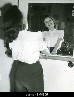 JEAN SIMMONS - UK Filmschauspielerin an der Aida Foster Dance School im Jahre 1943 Stockfoto