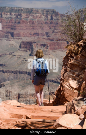 Weibliche Wanderer Wandern auf dem South Kaibab Trail South Rim Grand Canyon National Park Arizona USA Kimberly Paumier Herr absteigend Stockfoto