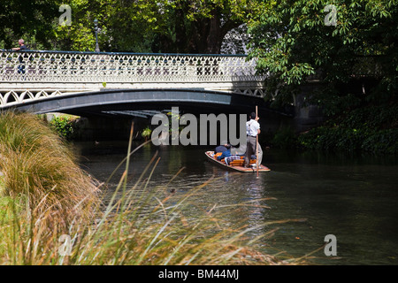 Bootfahren auf dem Avon River, Christchurch, Canterbury, Südinsel, Neuseeland Stockfoto