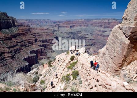 Wanderer auf Ooh Aah Point auf der South Kaibab Trail South rim Nationalpark Grand Canyon Arizona USA Stockfoto