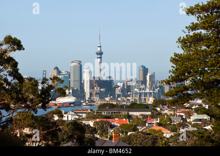 Blick über Devonport, die Skyline von Auckland. Devonport, Auckland, Nordinsel, Neuseeland Stockfoto