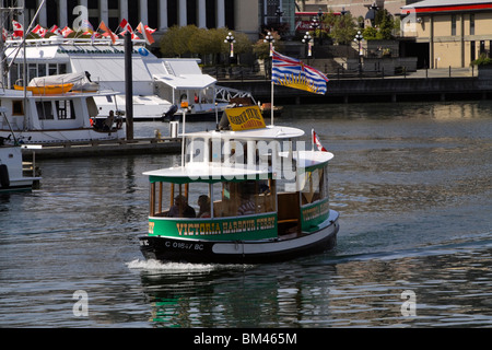 Victoria Harbour Fähre im Innenhafen. Kleinen Wassertaxis nehmen Touristen rund um die Häfen von westlichen Hafen Kanadas. Stockfoto