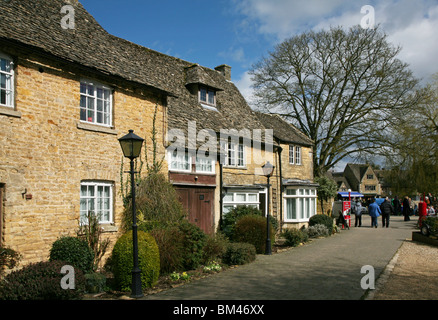 Das Cotswold Motor Museum in Sherborne Straße in Bourton-on-the-Water, beliebte Dorf am Fluss Windrush Stockfoto