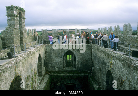 Blarney Castle, County Cork, Touristen warten, küssen Geschwätz Stein-Irland-Eire irischer Schlösser Stockfoto