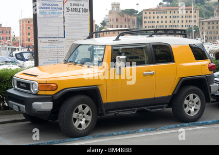 Toyota Land Cruiser Offroader Road Suv Sport Utility Fahrzeug 4 4 x 4 X 4 robuste Retro-Stil Styling Stil klobige hart r Stockfoto