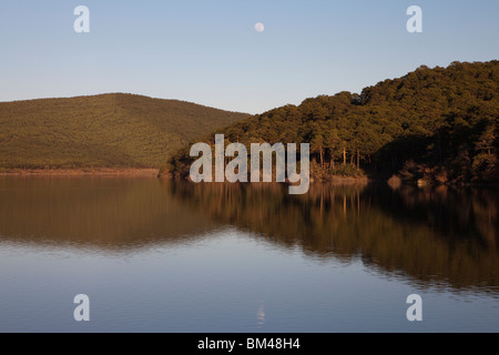 Cuerda del Pozo Dam, Vinuesa, Soria, Spanien / Embalse De La Cuerda del Pozo, Vinuesa, Soria, España Stockfoto