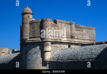 Halten Sie im südlichen Stadtmauer des spanischen Fort oder Festung Salses (c15th), in der Nähe von Perpignan, Südwest-Frankreich Stockfoto
