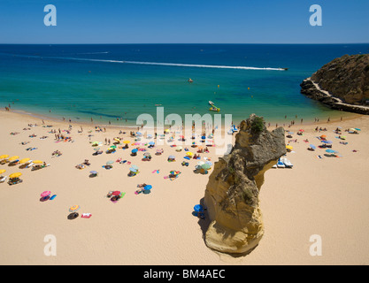 Portugal, Algarve, Albufeira Strand, Detail des Peneco Rock Stockfoto