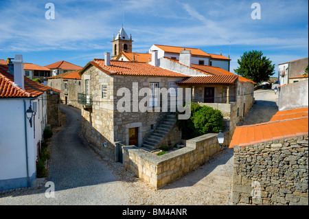 Zentral-Portugal, Beira Alta, Castelo Bom Dorfstraße Stockfoto