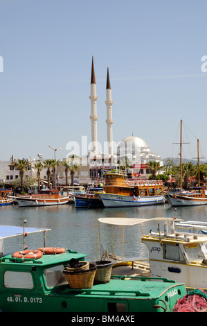 Turgutreis Hafen in der Region Bodrum, der Süd-west-Türkei. Gulets dargelegt mit Touristen rund um die Inseln zu segeln Stockfoto