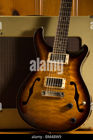 E-Gitarre und Vintage Verstärker Stockfoto