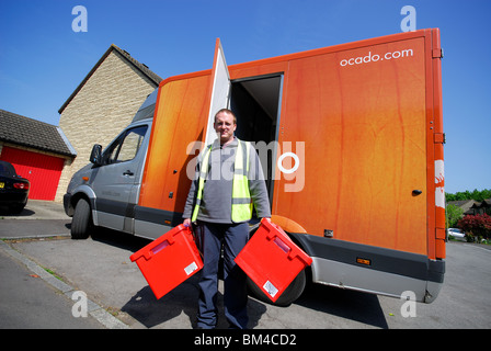 VEREINIGTES KÖNIGREICH. Ein Waitrose Hauszustellung von Ocado. 2010. Stockfoto