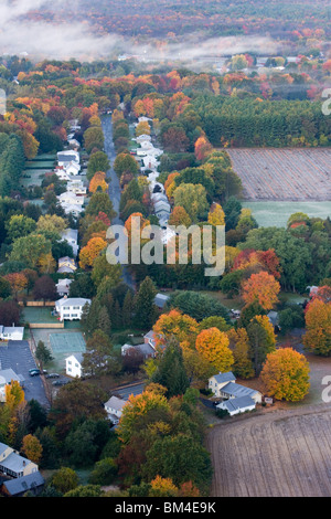 Häuser in South Deerfield, Massachusetts, wie gesehen von South Zuckerhut in Deerfield, Massachusetts. Stockfoto