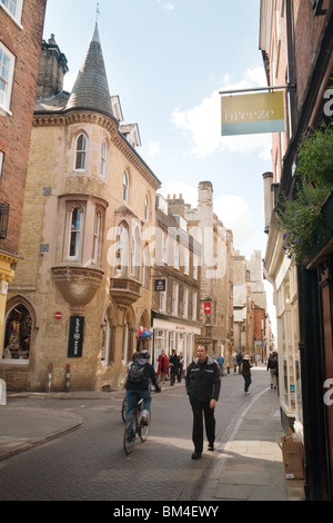 Straßenszene, Trinity Street, Cambridge UK Stockfoto