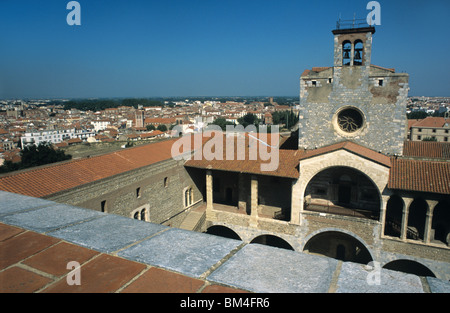 Innenhof oder Cour d'Honneur, Palais des Rois de Majorque (14.) oder Palast der mallorquinischen Könige, Perpignan, Pyrénées-Orientales Frankreich Stockfoto