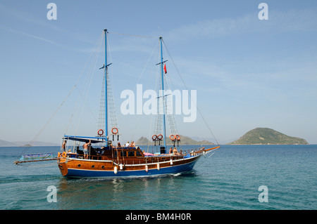 Turgutreis Bodrum Region Süd-West Turkey.A hölzerne Gulet zur Festlegung mit Touristen rund um die Inseln zu segeln Stockfoto