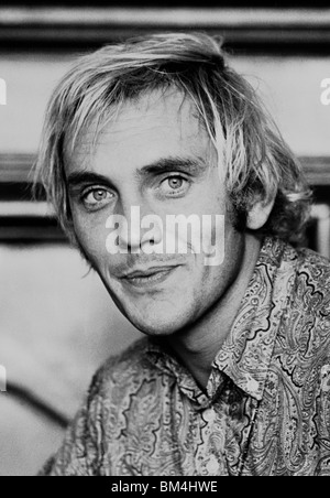 Der britische Schauspieler Terence Stamp fotografierte im Jahr 1967 Publicity-Interviews vor Ort in Somerset für den John Schlesinger-Regie-MGM-Film Far from the Madding Crowd, in dem er mit Julie Christie und David Hemmings auftritt. Er war am Anfang seiner sehr langen Filmkarriere. Stockfoto