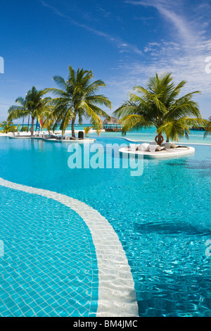 Pool von Malediven Insel Kandooma, Süd Male Atoll, Malediven Stockfoto