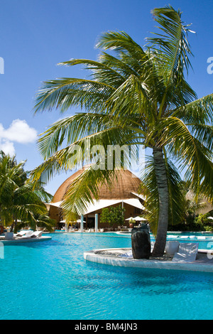 Pool von Malediven Insel Kandooma, Süd Male Atoll, Malediven Stockfoto