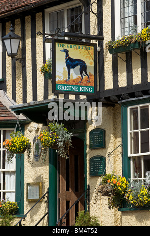 Der Greyhound Greene King Gastwirtschaft, Lavenham, Suffolk, UK. Stockfoto