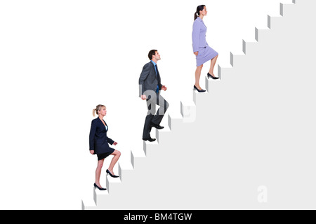 Drei Geschäftsleute klettern einen Flug der Treppe, weißen Hintergrund. Stockfoto