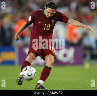 Maniche von Portugal schießt den Ball während der WM 2006 dritten Platz das match gegen Deutschland 8. Juli 2006. Stockfoto