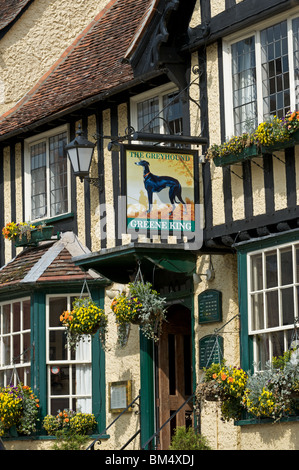 Der Greyhound Greene King Gastwirtschaft, Lavenham, Suffolk, UK. Stockfoto