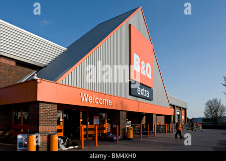 B & Q DIY Superstore in Rauschen, Berkshire, England, UK Stockfoto