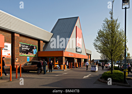 B & Q DIY Superstore in Rauschen, Berkshire, England, UK Stockfoto